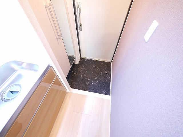 リグノ天理の玄関|収納もある玄関です