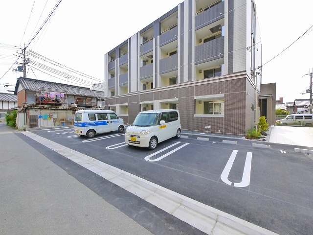 リグノ天理の駐車場|駐車場があるので、車を買う予定の方も安心です