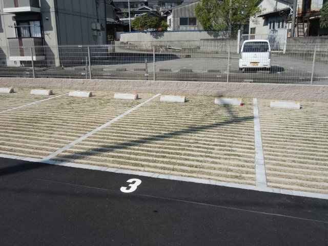 カーサ・フェリーチェ平田の駐車場