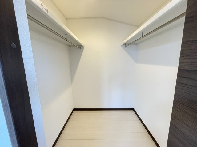 南花園２丁目戸建ての収納|ウォークインクローゼット