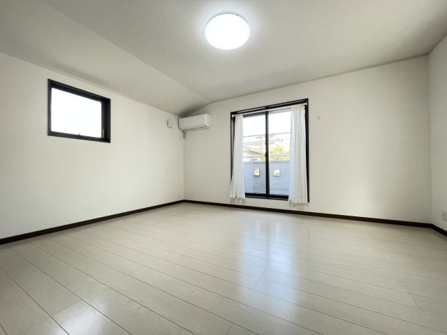 南花園２丁目戸建ての居間・リビング|２階居室