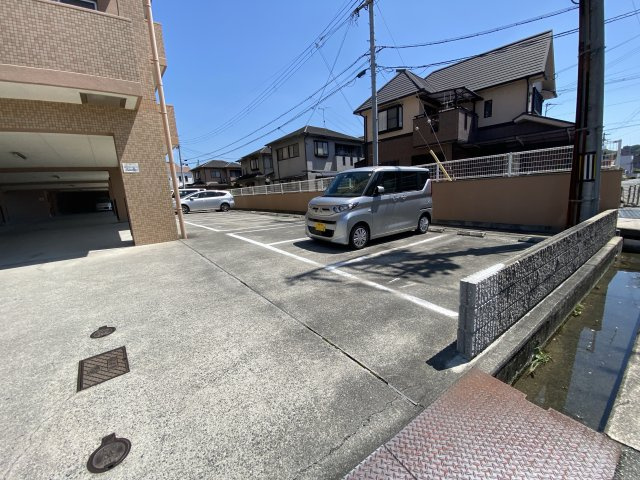 サンヴェール坊垣の駐車場