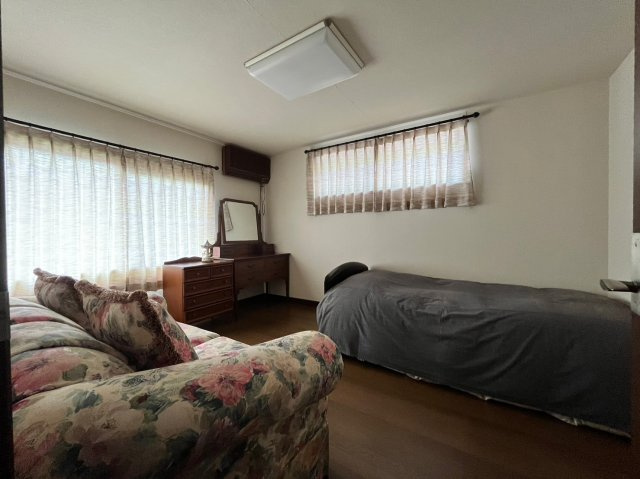 高岡郡四万十町大正の洋室|2面採光で明るいお部屋です。