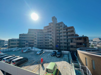 【展望】 | 目の前に遮る建物がないので眺望良好♪緑と青空、都心と自然が調和する景色を是非楽しんで下さい♪