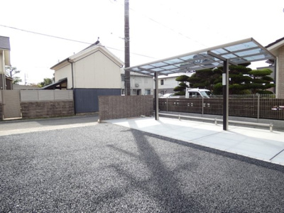 【駐車場】 | リヴェール | 駐車場に車を止められます