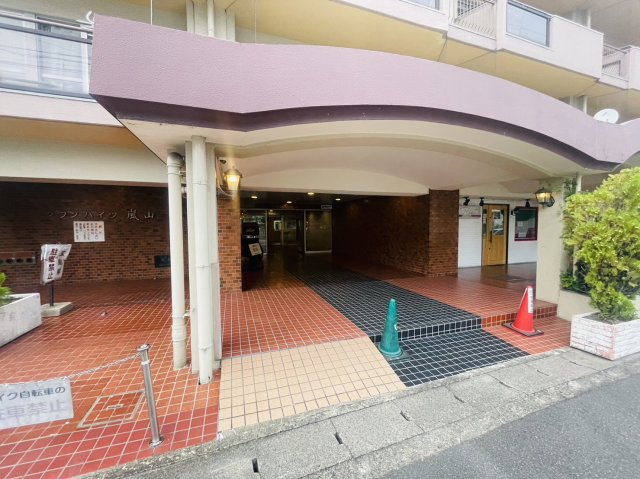 タウンハイツ嵐山のエントランス