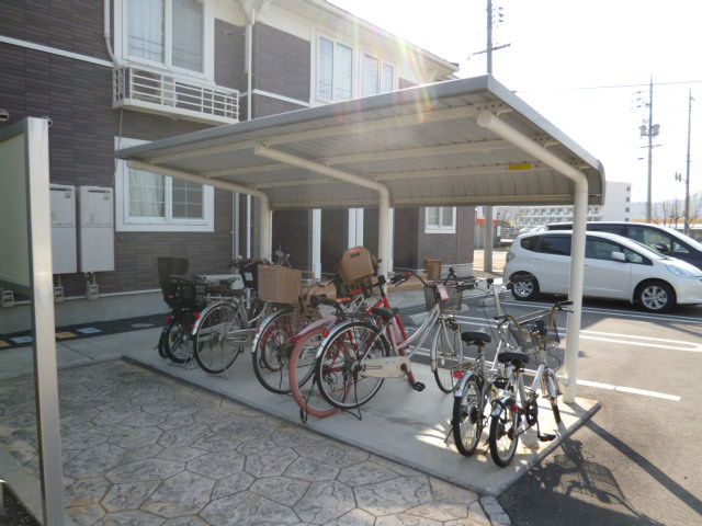 総社市井尻野のアパートのその他共用部分|自転車置き場