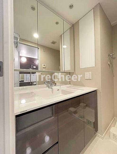 グランドミレーニアタワー＆スイートの洗面所|別部屋：参考写真