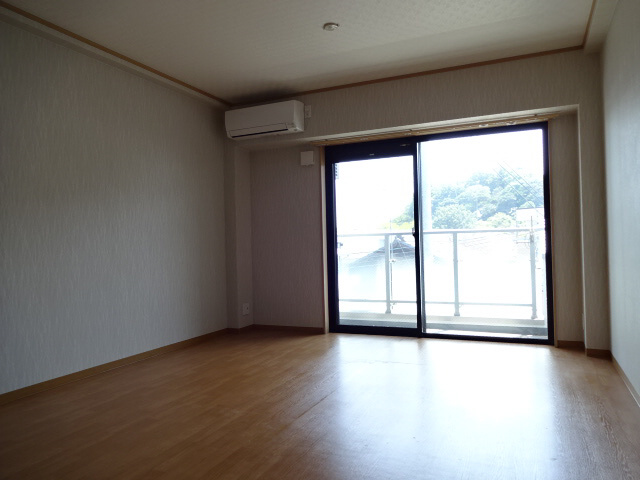 キャスティーヨ山野井の居間・リビング