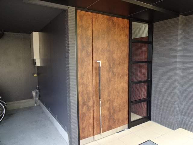 キャスティーヨ山野井のエントランス