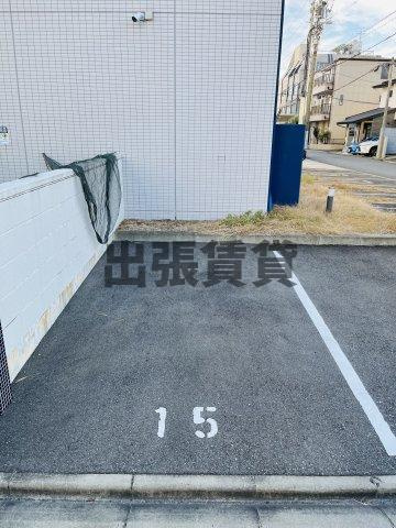 ジュール亀島の駐車場