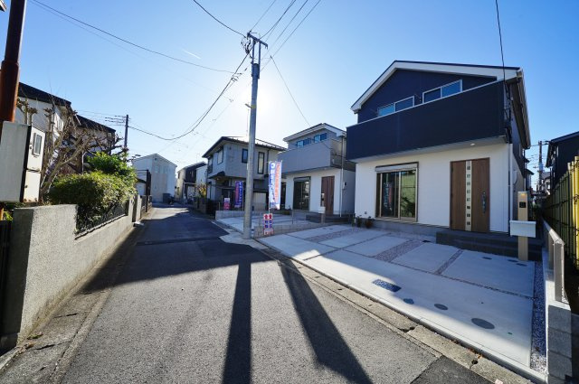 【横浜市瀬谷区南瀬谷１丁目17-2全２棟新築戸建て１号棟】★仲介手数料無料★（南瀬谷小学校・南瀬谷中学校）の前面道路含む現地写真