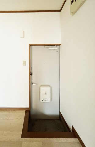 第3葵ハイツの玄関