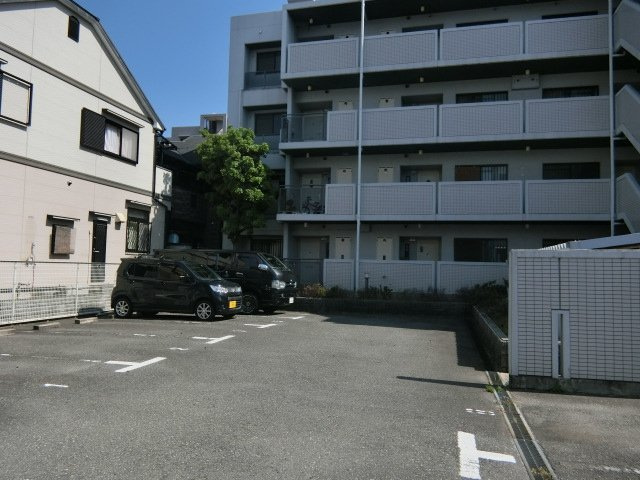 ルノン茨木Ⅰの駐車場