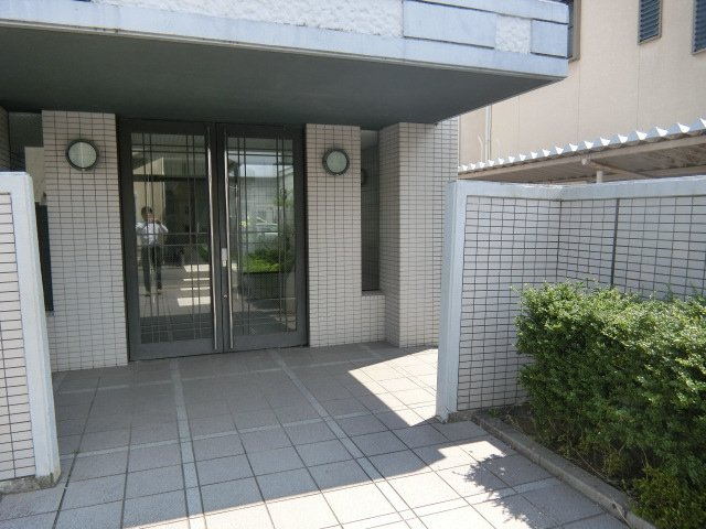 ルノン茨木Ⅰのエントランス