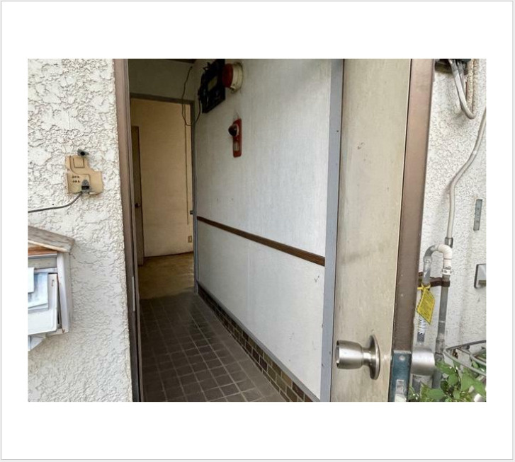 つくば市森の里店舗併用住宅の玄関