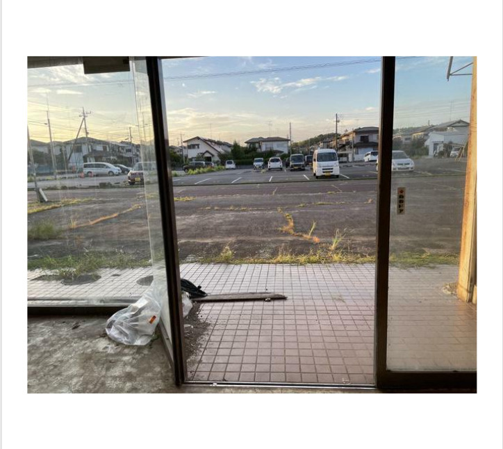 つくば市森の里店舗併用住宅のエントランス