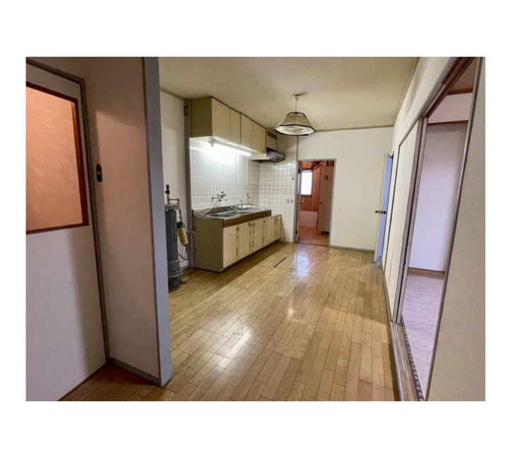 つくば市森の里店舗併用住宅の居間・リビング