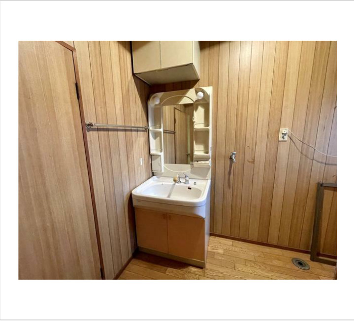 つくば市森の里店舗併用住宅の独立洗面台