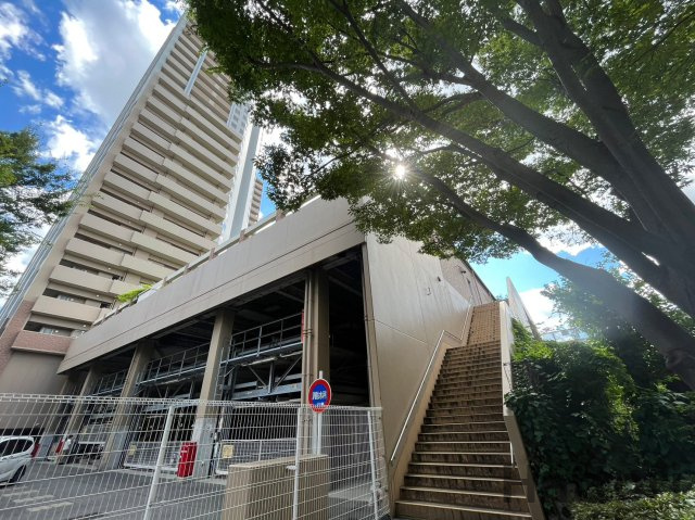 ルネセントラルタワーのエントランス