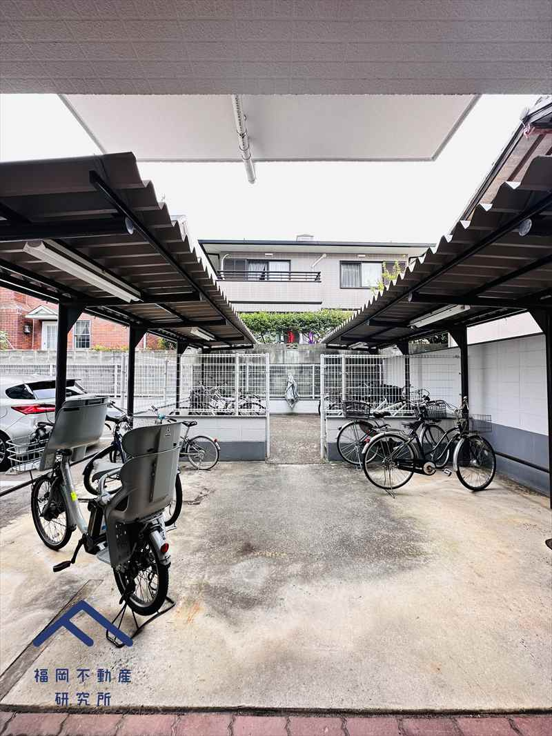 長丘パークマンションの駐車場