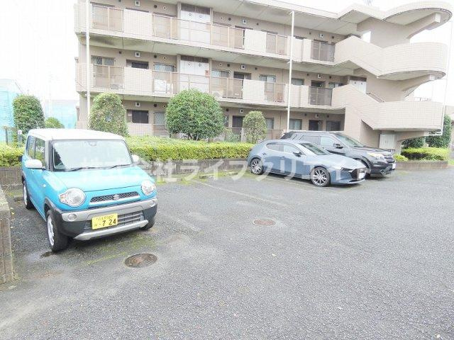 カサヴェールひじかたの駐車場