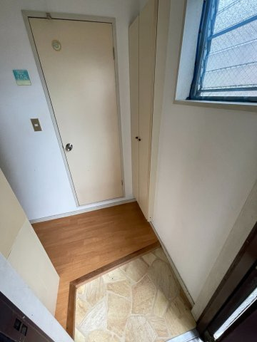 レオパレス府中の玄関