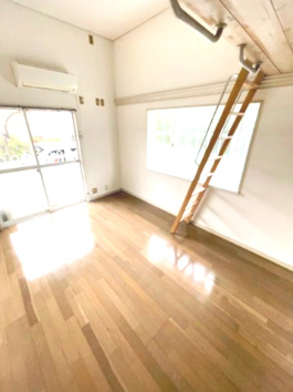 レオパレス府中の居間・リビング