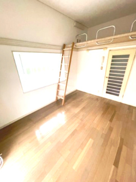 レオパレス府中の寝室