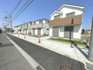 【前面道路含む現地写真】 | 前面道路（S号棟、Q号棟、P号棟）
