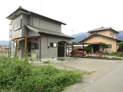 【前面道路含む現地写真】 | 【再生住宅】　南アルプス市鮎沢 | 前面道路含む現地写真です