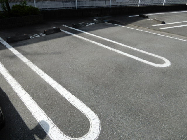 コータ・コートの駐車場