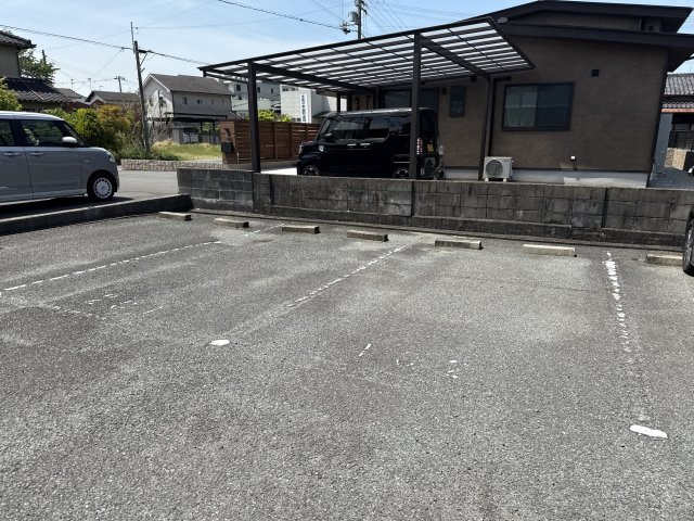 コーポラス龍野の駐車場
