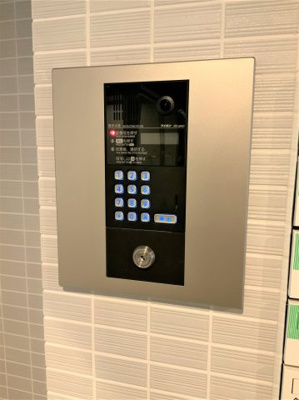 【セキュリティ】 | C.COLOR南新町 | 来訪者を画像で確認できるモニタ付きインターホンを装備！