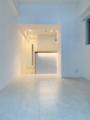 【居間・リビング】 | C.COLOR南新町 | 白を基調とし、清潔感のある広々としたリビング♪