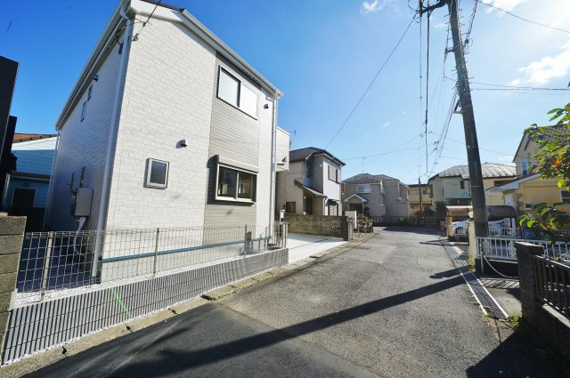 【横浜市瀬谷区宮沢３丁目3-9新築戸建て】★仲介手数料無料★（原小学校・原中学校）の前面道路含む現地写真
