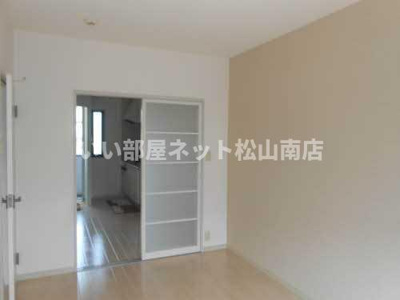 【居間・リビング】 | ディアス余戸 Ｂ棟