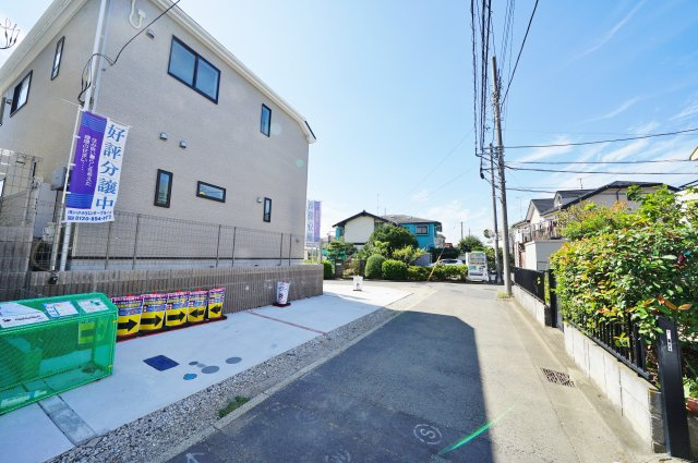 【横浜市瀬谷区北新1-1全７新築戸建て２号棟】★仲介手数料無料★（瀬谷第二小学校・下瀬谷中学校）の前面道路含む現地写真
