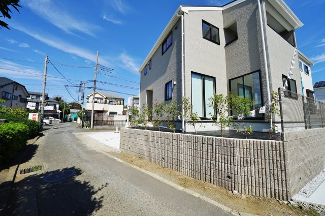【横浜市瀬谷区北新1-1全７新築戸建て２号棟】★仲介手数料無料★（瀬谷第二小学校・下瀬谷中学校）の前面道路含む現地写真