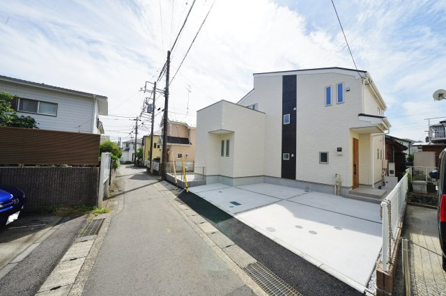 【横浜市瀬谷区瀬谷２丁目12-6新築戸建て】★仲介手数料無料★（瀬谷小学校・瀬谷中学校）の前面道路含む現地写真