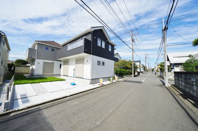 【横浜市瀬谷区南台１丁目16-9全２棟新築戸建て２号棟】★仲介手数料無料★（南瀬谷小学校・南瀬谷中学校）の前面道路含む現地写真