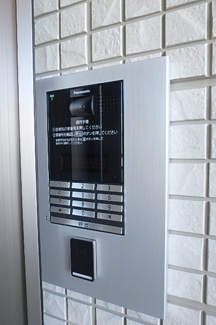 ★カードで解錠するオートロック★
