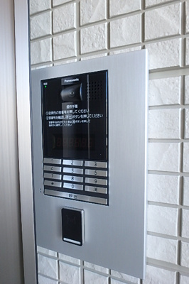 ★カードで解錠するオートロック★