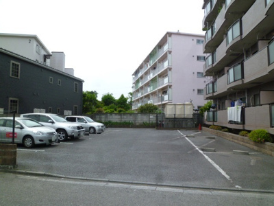 ★敷地内駐車場★（空き状況・使用料等詳細はご確認下さい）