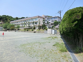 横須賀市立北下浦中学校まで900ｍ