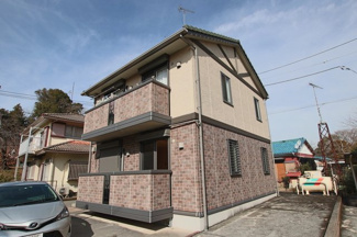 閑静な住宅街に立地