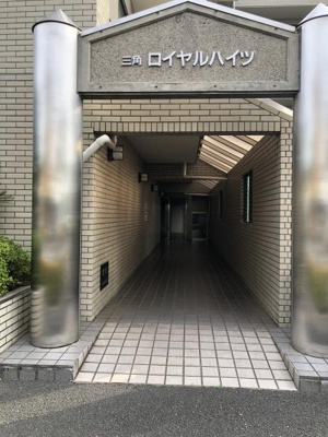 【エントランス】 | 三角ロイヤルハイツ