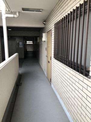 【その他共用部分】 | 三角ロイヤルハイツ | 共用廊下