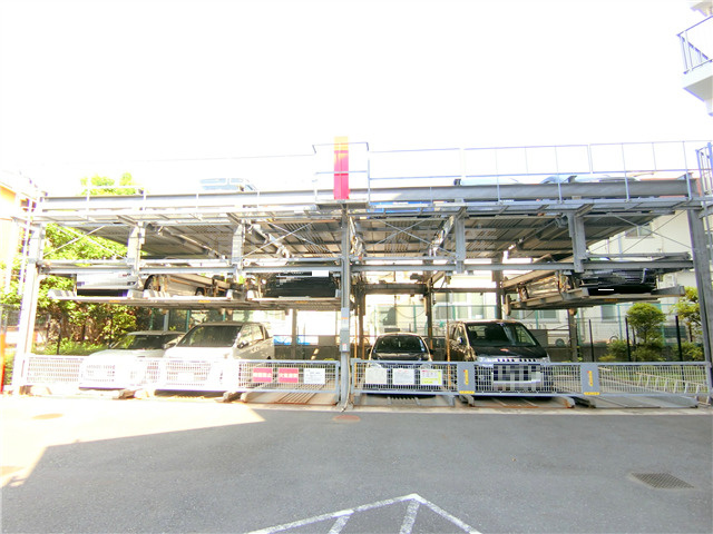 アイディーコート多摩川グランコンフォールの駐車場