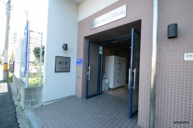 ラレジダンスド江坂　仲介手数料無料のエントランス